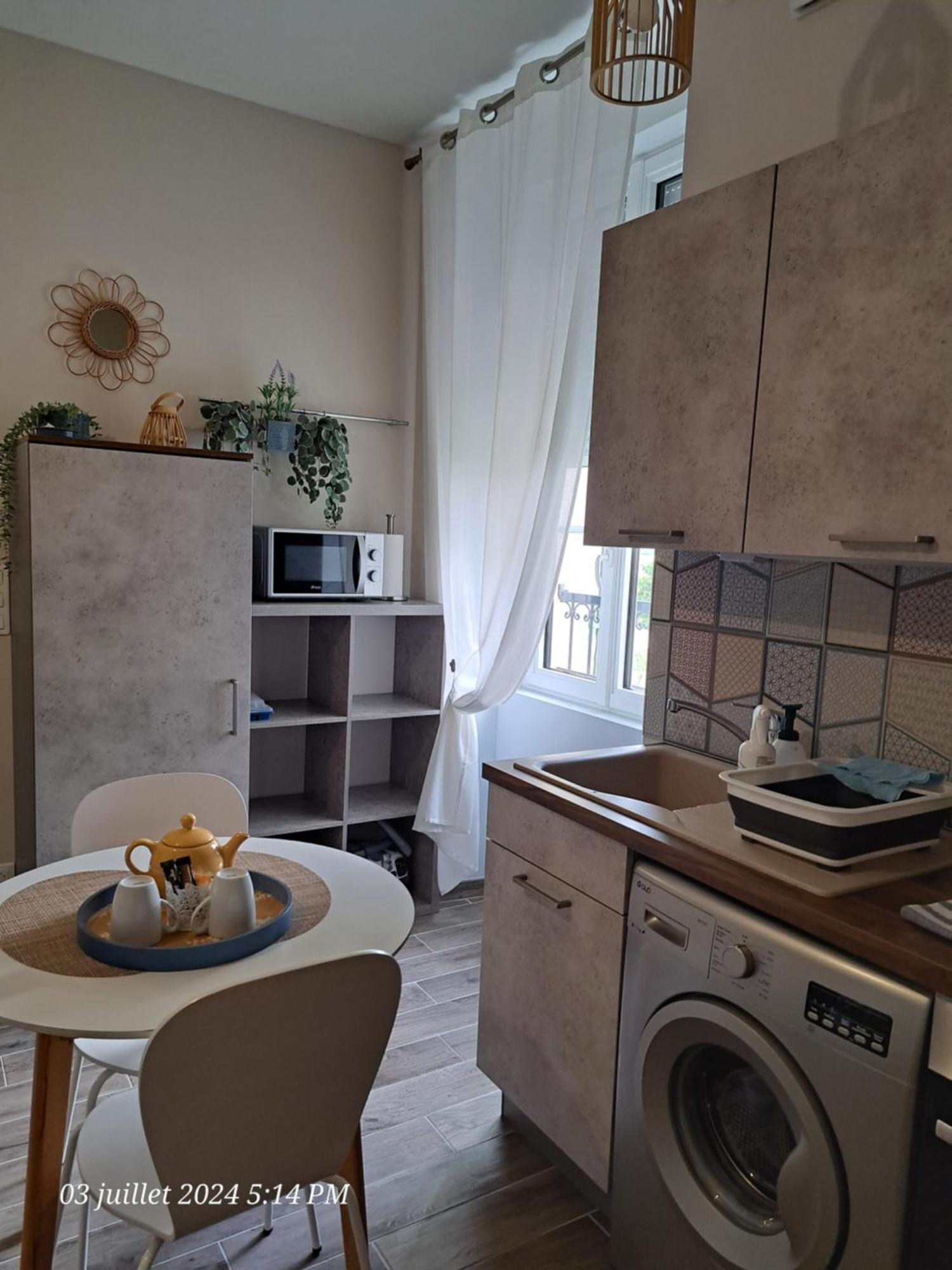 La Metairie Au Milieu Des Vignes Apartment Reaux Bagian luar foto