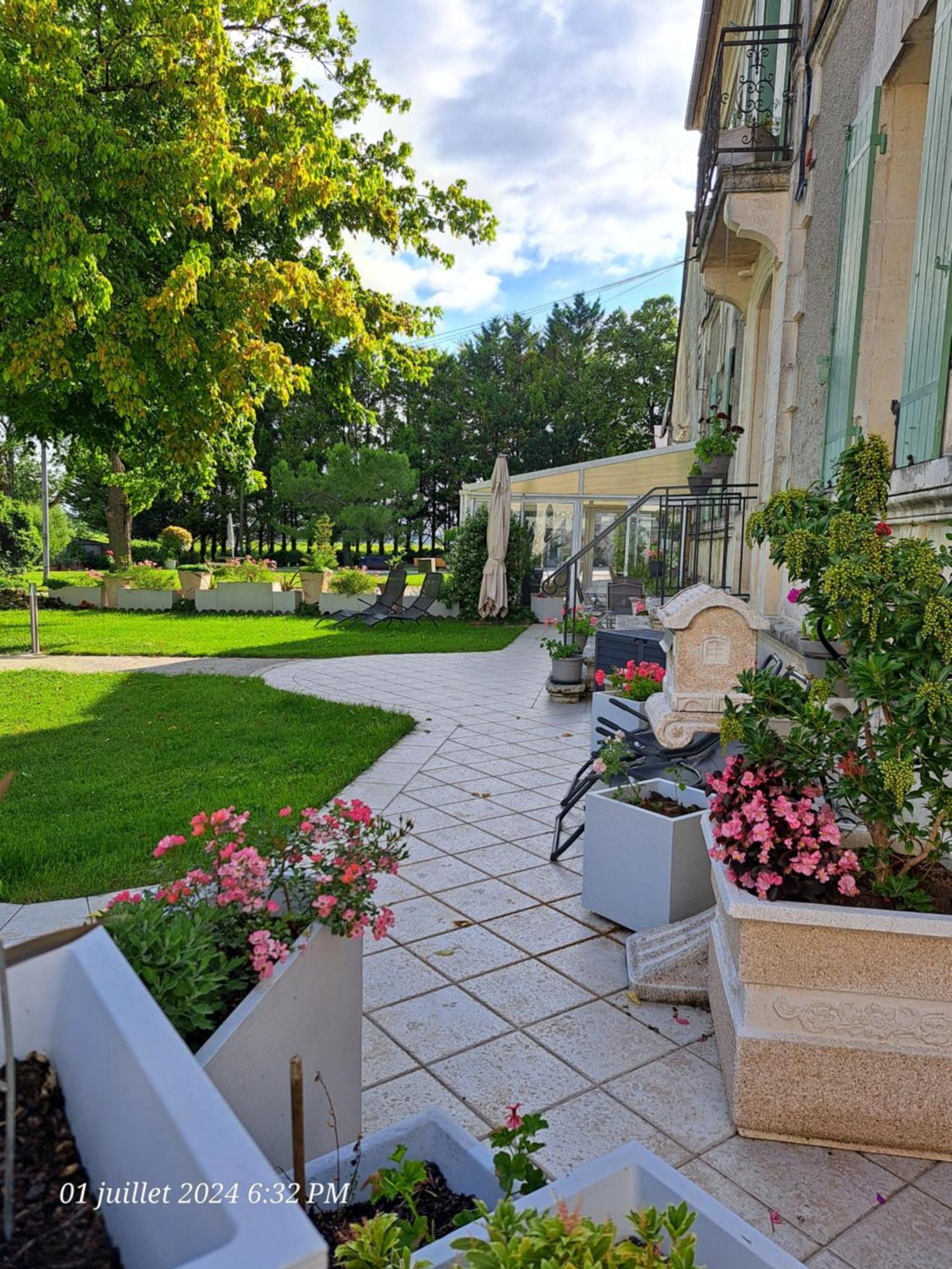 La Metairie Au Milieu Des Vignes Apartment Reaux Bagian luar foto
