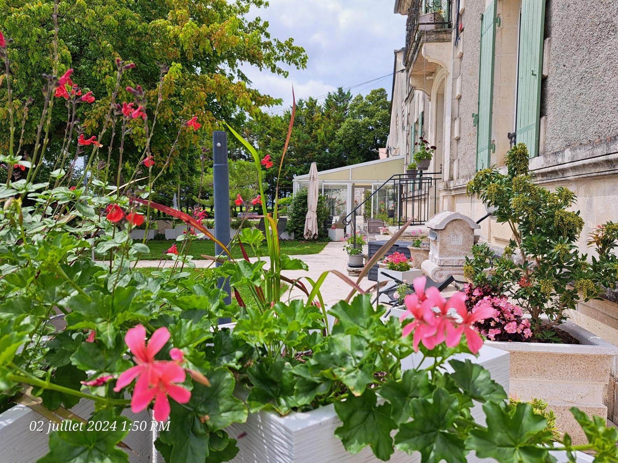 La Metairie Au Milieu Des Vignes Apartment Reaux Bagian luar foto